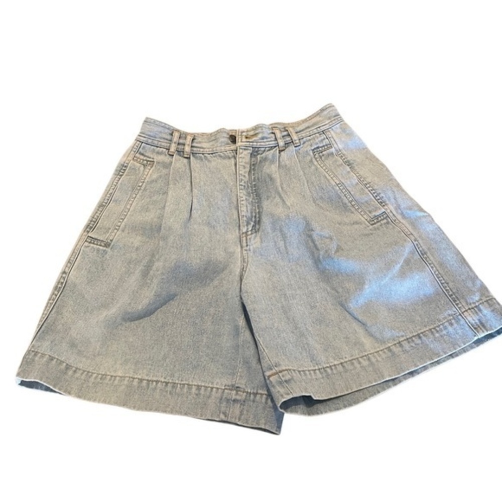 Vintage Lizwear 90s light blue jean denim petite size 6 high rise shorts.